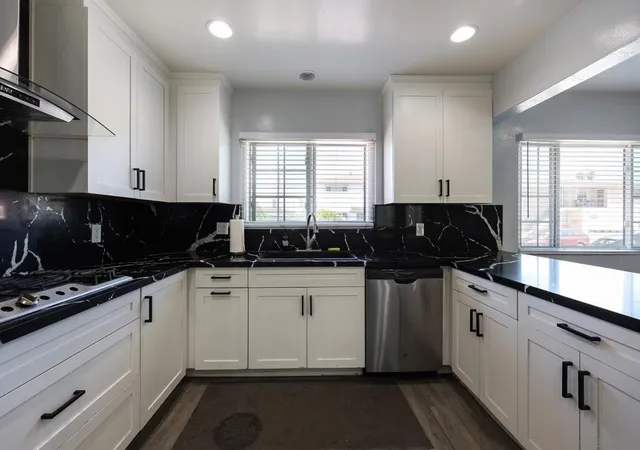 3rd image of 1840 Locust St, San Diego, CA 92106 | MLS# 260016075SD