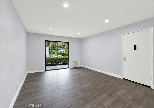 Listing Photo 5 - Condo for sale in building located at 20702 El Toro, Lake Forest, CA 92630 - Unit #283