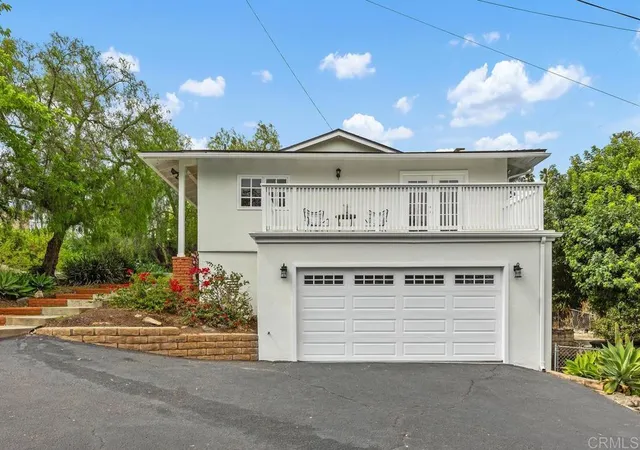Homes for sale in Vista, CA | 1271 Alta Vista Dr, Vista, CA 92084 | MLS# NDP2606328