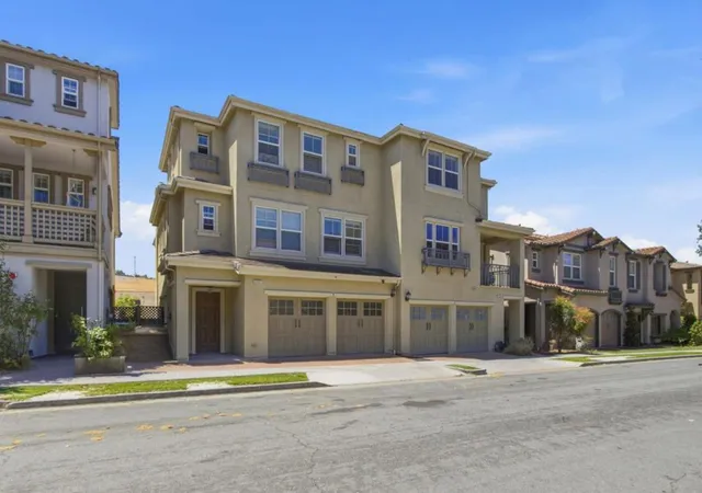 1st image of 2400 Plateau Dr, San Jose, CA 95125 | MLS# ML82052906