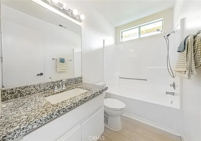 Listing Photo 2 - Condo for sale in building located at 55 Alicante Aisle, Irvine, CA 92614 - Unit #