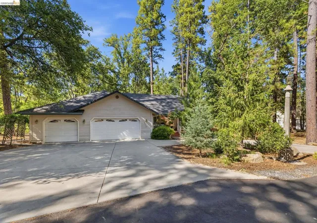 Photo 1 of Single family home for sale at 19015 Apple Valley Dr, Sonora, CA 95370 | MLS# 41140302 | Listing updated on 2026-09-13
