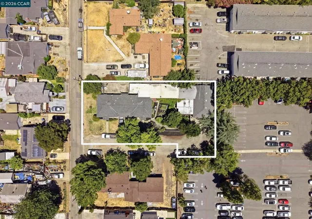 Listing Photo 4 - Condo for sale in building located at 407 Harlow Dr, Antioch, CA 94509