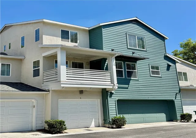 Photo 1 of Townhouse for sale at 5 Quartz, Ladera Ranch, CA 92694 | MLS# OC26141694 | Listing updated on 2026-10-07