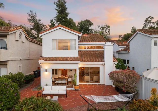 3rd image of 1575 Golfcrest Pl, Vista, CA 92081 | MLS# NDP2606339
