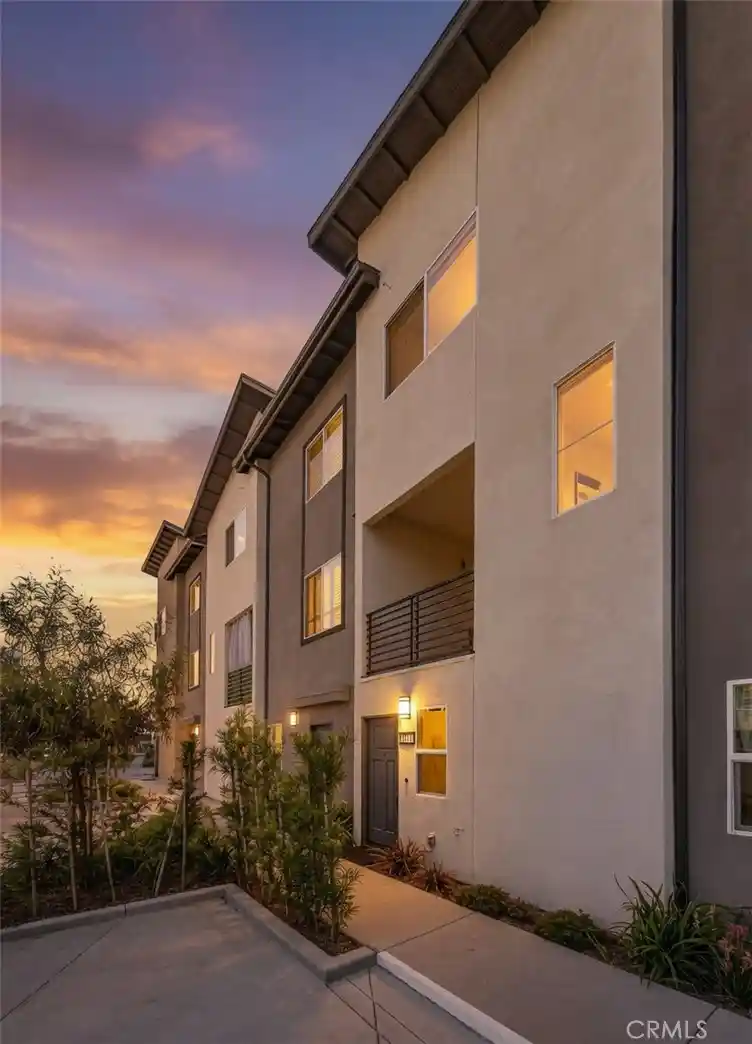 Townhouse for sale at 1174 Santo Antonio, Colton, CA 92324 | MLS# SW26134586