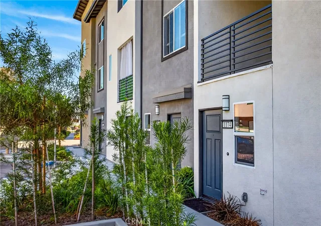 Photo 2 of Townhouse for sale at 1174 Santo Antonio, Colton, CA 92324 | MLS# SW26134586 | Listing updated on 2026-10-06
