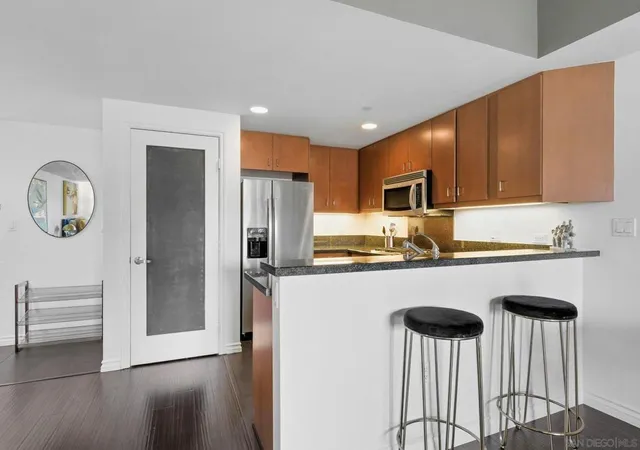 4th image of 875 G St, San Diego, CA 92101