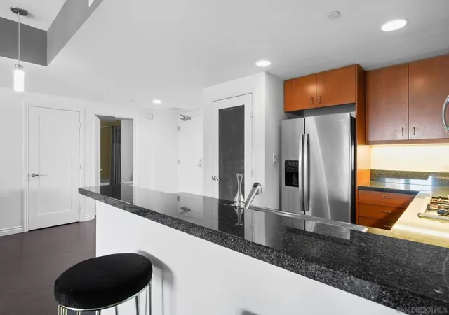 5th image of 875 G St, San Diego, CA 92101