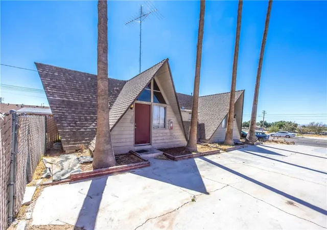 Photo 3 of Multi family home for sale at 25567 Main, Barstow, CA 92311 | MLS# HD26141334 | Listing updated on 2026-10-06