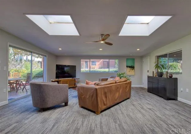 3rd image of 215 N Vulcan Ave, Encinitas, CA 92024 | MLS# NDP2606349
