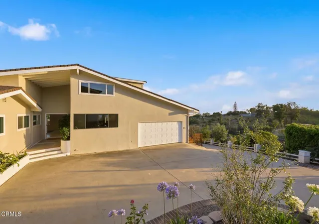Photo 3 of Single family home for sale at 585 Otero Ct, Camarillo, CA 93010 | MLS# V1-37370 | Listing updated on 2026-09-23