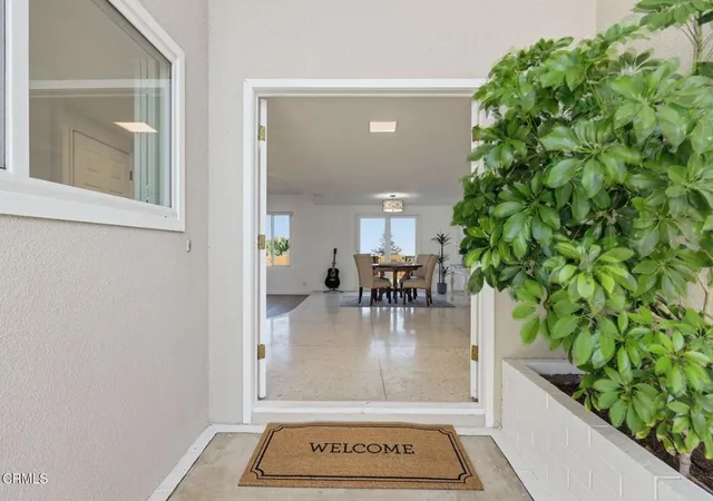 Photo 4 of Single family home for sale at 585 Otero Ct, Camarillo, CA 93010 | MLS# V1-37370 | Listing updated on 2026-09-23
