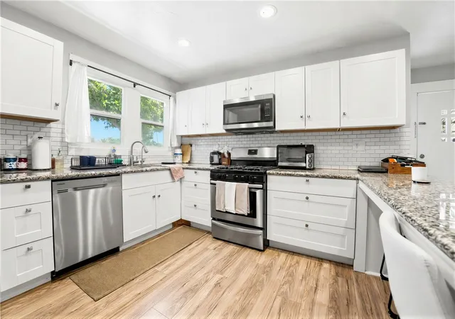 Photo 4 of Single family home for sale at 505 E Mayberry Ave, Hemet, CA 92543 | MLS# SW26144459 | Listing updated on 2026-10-03