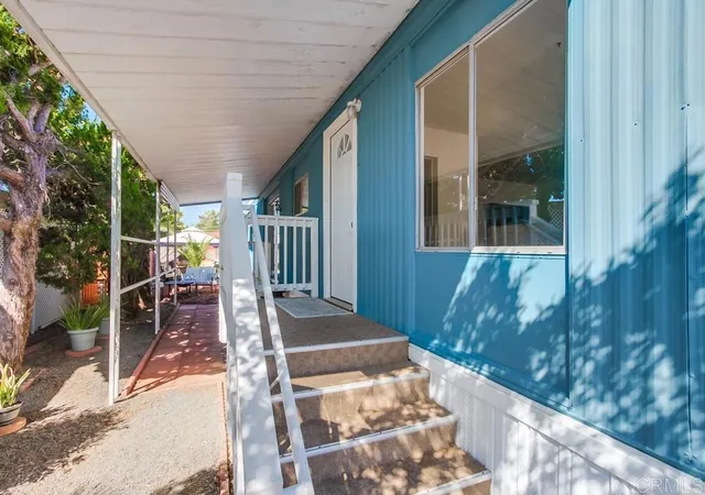 3rd image of 1120 E Mission Road #27, Fallbrook, CA 92028 | MLS# PTP2605025