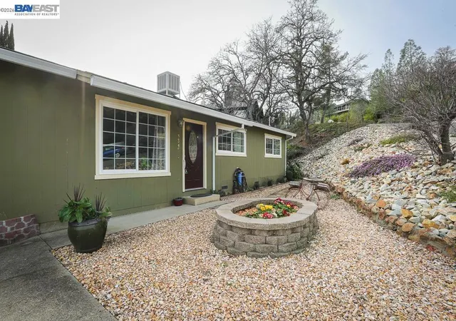 4th image of 3345 Oakwood Pl, Redding, CA 96001 | MLS# 41140358