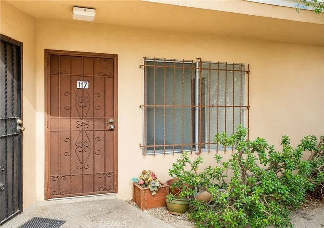 Photo 2 of Condo for sale at 410 N Market St #17, Inglewood, CA 90302 | MLS# MB26144634 | Listing updated on 2026-09-28