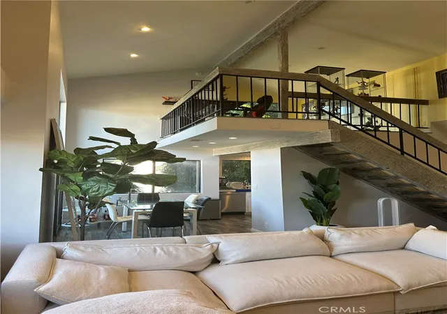3rd image of 18445 Hatteras St #402, Tarzana, CA 91356 | MLS# TR26144709