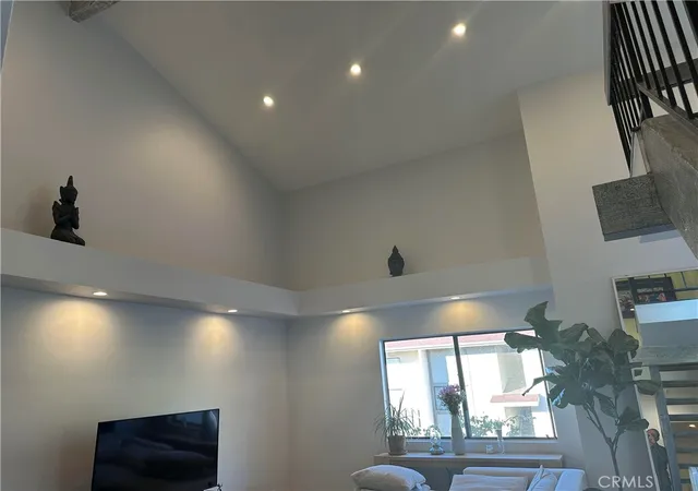5th image of 18445 Hatteras St #402, Tarzana, CA 91356 | MLS# TR26144709