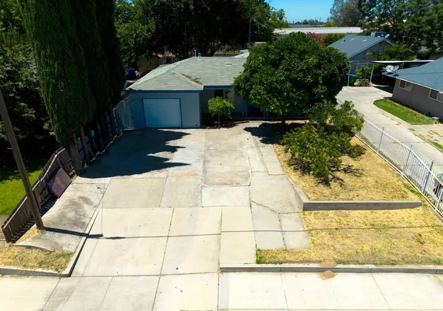 Photo 2 of Single family home for sale at 6807 N Cottage, Winton, CA 95388 | MLS# MC26144750 | Listing updated on 2026-09-17