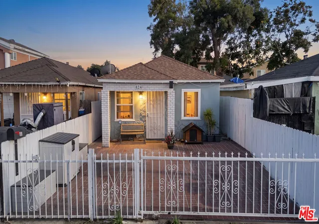 1st image of 824 W Palmer St, Compton, CA 90220 | MLS# 26855345