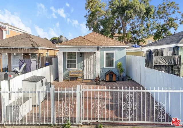 5th image of 824 W Palmer St, Compton, CA 90220 | MLS# 26855345