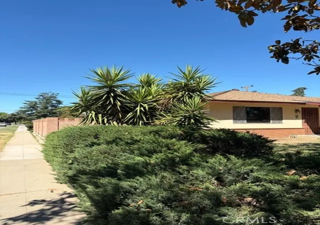 Photo 2 of Single family home for sale at 1454 W Gettysburg, Fresno, CA 93705 | MLS# CV26142729 | Listing updated on 2026-09-24