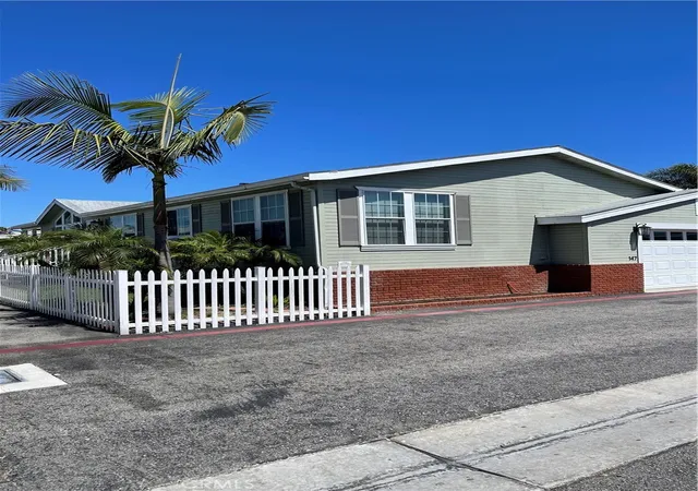 Photo 3 of Manufactured home for sale at 20701 Beach Blvd #147, Huntington Beach, CA 92648 | MLS# CV26144083 | Listing updated on 2026-10-01