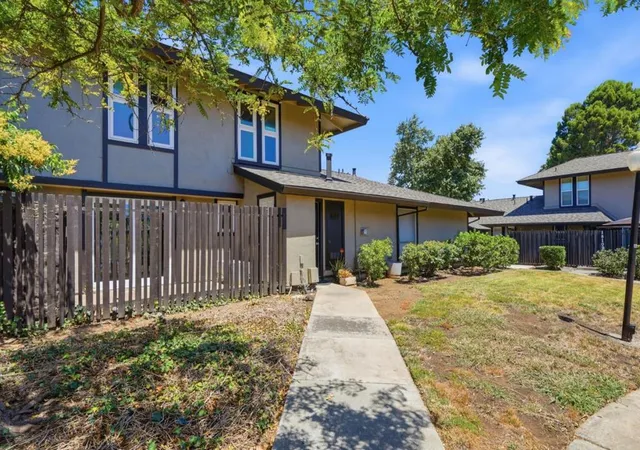 Photo 2 of Townhouse for sale at 1806 Chinquapin Ct #C, Concord, CA 94519 | MLS# ML82053012 | Listing updated on 2026-07-03