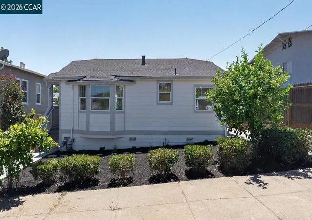 Photo 1 of Single family home for sale at 427 Grant St, Vallejo, CA 94590 | MLS# 41140401 | Listing updated on 2026-10-08