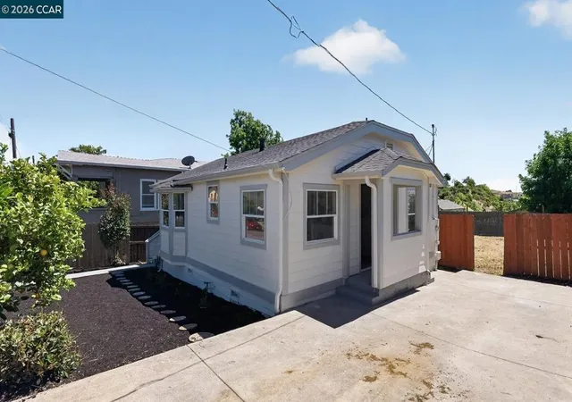 Photo 2 of Single family home for sale at 427 Grant St, Vallejo, CA 94590 | MLS# 41140401 | Listing updated on 2026-10-08