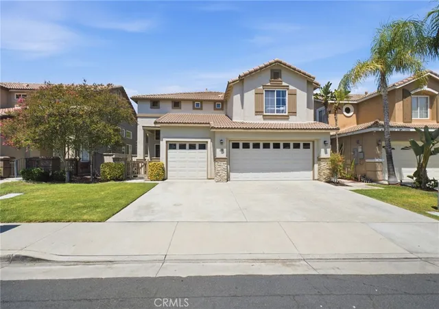 Photo 2 of Single family home for sale at 10 Villa Valtelena, Lake Elsinore, CA 92532 | MLS# PW26144980 | Listing updated on 2026-10-07