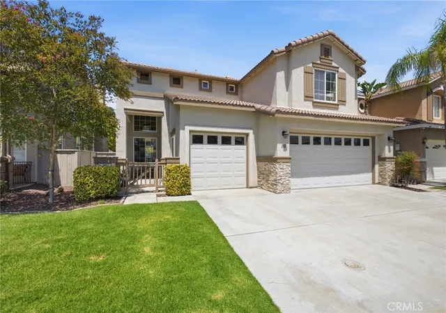 Photo 3 of Single family home for sale at 10 Villa Valtelena, Lake Elsinore, CA 92532 | MLS# PW26144980 | Listing updated on 2026-10-07