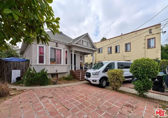 Listing Photo 4 - Condo for sale in building located at 1800 S New England St, Los Angeles, CA 90006