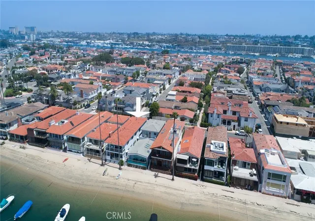 Photo 4 of House for sale at 439 Via Lido Soud, Newport Beach, CA 92663 | MLS# NP26144262 | Listing updated on 2026-10-01