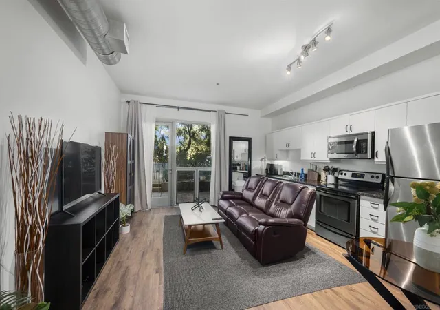 3rd image of 889 Date St, San Diego, CA 92101