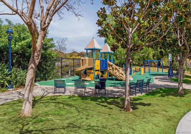 Listing Photo 2 - Condo for sale in building located at 889 Date St, San Diego, CA 92101 - Unit #116