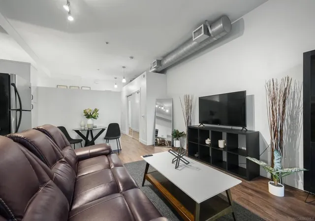 4th image of 889 Date St, San Diego, CA 92101