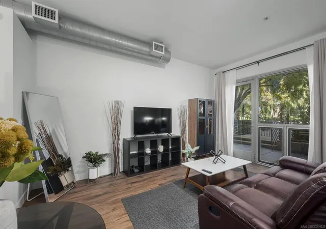 5th image of 889 Date St, San Diego, CA 92101