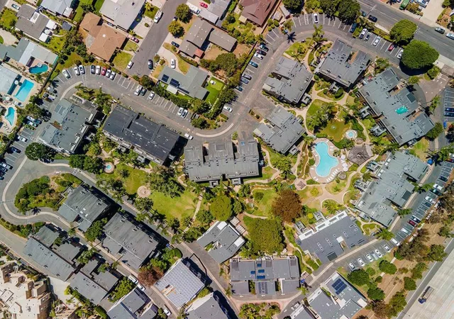 Listing Photo 5 - Condo for sale in building located at 4016 Layang Layang Cir, Carlsbad, CA 92008 - Unit #C