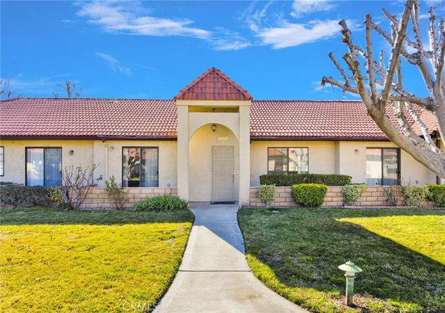 1st image of 19228 Cottonwood Dr, Apple Valley, CA 92308 | MLS# HD26145037