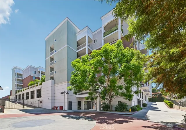 Photo 1 of Sale Pending at 3740 Santa Rosalia #402, Los Angeles, CA 90008 | MLS# DW26145070 | Listing updated on 2026-10-06
