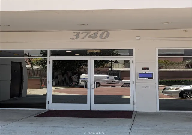Photo 3 of Sale Pending at 3740 Santa Rosalia #402, Los Angeles, CA 90008 | MLS# DW26145070 | Listing updated on 2026-10-06