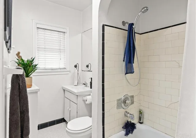 Listing Photo 2 - Condo for sale in building located at 3325 3329 Dale St, San Diego, CA 92104 - Unit #
