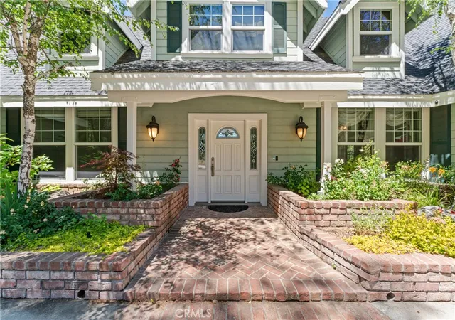 2nd image of 468 S Cumberland, Lake Arrowhead, CA 92352 | MLS# IV26144617