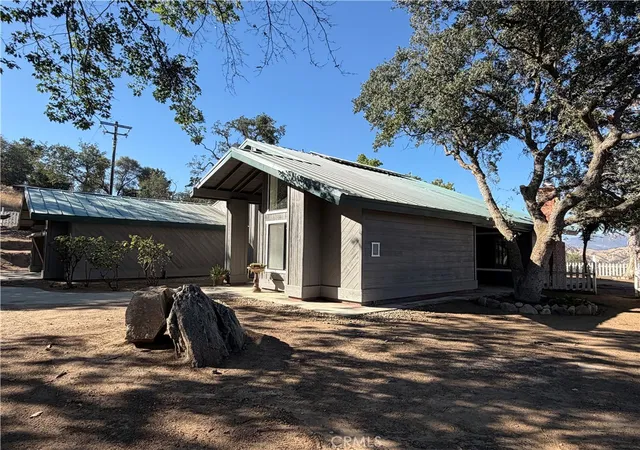 3rd image of 29642 Hart Oaks Dr, Keene, CA 93531 | MLS# HD26145221