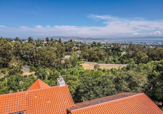 2nd image of 36 Eugenia Wy, Hillsborough, CA 94010 | MLS# ML82053052