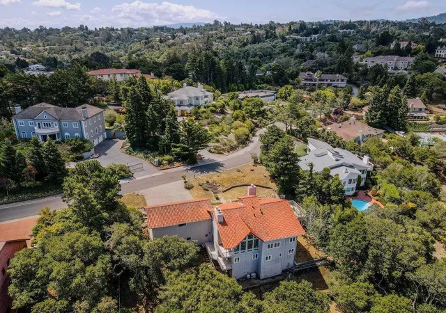 3rd image of 36 Eugenia Wy, Hillsborough, CA 94010 | MLS# ML82053052