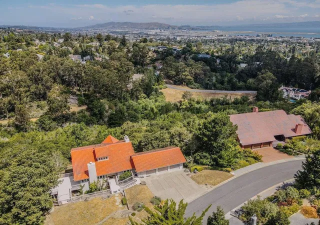 4th image of 36 Eugenia Wy, Hillsborough, CA 94010 | MLS# ML82053052