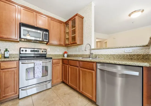 Listing Photo 4 - Condo for sale in building located at 3855 Elijah Ct, San Diego, CA 92130 - Unit #721